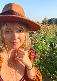 TaMara MoNique Walker is doing it again! Don't miss her monthly event in  Portland, OR featuring performance 🎭 art of multiple genres!