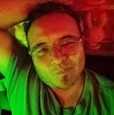 Ya lo dijeron en Kick Ass: ¿Es raro que me excite la tía May? Pues no, no  lo es.