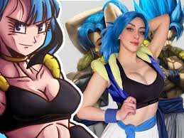 Fabibi World Cosplay nos presenta su propia versión de Bulchi como Super  Saiyajin Blue