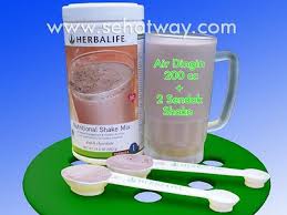 Cara membuat shake herbalife yang baik dan benar, tanpa campuran buah rasanya juga udah enak banget 👍aku milih shake rasa vanila, di mix dengan shake mint d. My Herbalife Journey Healthy Lifestyle Making An Amazing Life