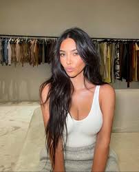 Aug 31, 2020 · watch: Kim Kardashian Shows Off Her Famous Figure In Crop Top And Tight Pants As She Steps Out Of 600k Lamborghini