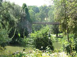 The parc des buttes chaumont (pronounced paʁk de byt ʃomɔ̃) is a public park situated in northeastern paris, france, in the 19th arrondissement. Parc Des Buttes Chaumont Paris 2021 All You Need To Know Before You Go Tours Tickets With Photos Tripadvisor