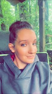 Elizabeth Pirrotta's Instagram, Twitter & Facebook