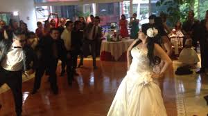 No importa los conocimientos de baile que. Baile Sorpresa En Boda Vaselina Youtube