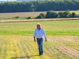 The series looks at jeremy clarkson in his sometimes poor attempts at running a farm in the countryside. Zrpootvqprcscm