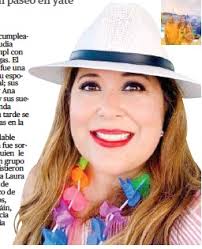 Claudia disfruta reunión de cumpleaños con amigas