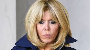 Un tandem stylé rouge passion. Wegen Gesicht Schlimme Nachrichten Fur Brigitte Macron