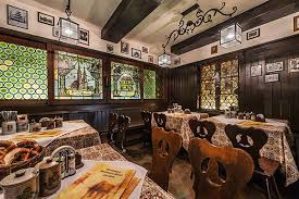 Seit 1893 serviert das nürnberger bratwust glöckl am dom bayerische schmankerl. Gasthaus Bratwurst Glockl Am Dom