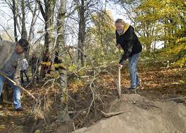 Im märz startet die gartensaison und es darf endlich wieder. Zoo Mitarbeiter Schenkt Botanischem Garten Der Universitat Rostock Suntel Buche Universitat Rostock