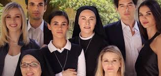 Lino guanciale, infatti, entra nel cast della fortunata serie tv che dio ci aiuti dove interpreta l'avvocato guido corsi al fianco di elena sofia ricci.personaggio a cui presterà il volto fino al 2017, quando mette fine alla sua esperienza nella fiction. Che Dio Ci Aiuti 5 La Forza Di Una Religione Che Interroga Se Stessa Avanti