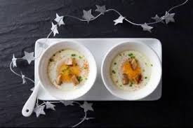 Recette De Oeuf Cocotte Au Foie Gras Et Mouillette Au Beurre De Truffe Facile Et Rapide Recette Oeufs Cocotte Truffe Recette