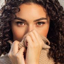 Kat Davis's Instagram, Twitter & Facebook