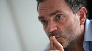 Il sort d'ailleurs un roman (pourquoi un roman d'ailleurs ?) dans lequel il relate les horreurs qu'il aurait estimant que cela est trop, son père révèle sa part de vérité et notamment que yann moix a été une sorte de tanguy La Grand Mere De Yann Moix Sort Du Silence Ses Parents Ne L Ont Jamais Aime Video Soirmag