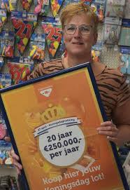 Staatsloterij uitslag iedere 10e van de maand om 20:15 uur online. Dorp In De Ban Van Nieuwe Miljonair Winnaar Staatsloterij Krijgt 20 Jaar Lang 250 000 Euro Binnenland Ad Nl