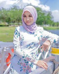 Rok itu adalah sebahagian daripada almari pakaian wanita, dan oleh itu melambangkan segala yang berkaitan dengan sisi kehidupan yang sensual. Panduan Pilih Tudung Terbaik Bagi Pakaian Anda Mybaju Blog