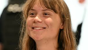 Greta Thunberg kastet klærrne med flamme på Sicilia