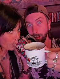 One of my favourite characters I sculpted to date! Sooooo excited for  @beetlejuicemovie to come out!! Who else is champing at the bit to see it  ?? 🖤🖤🖤 #beetlejuice #beetlejuice2 #beetlejuicethemovie