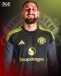🚨 Manchester United have reportedly emerged as favourites to sign  Gianluigi Donnarumma, with talks held recently between the club and the  goalkeeper's entourage 🧤💪