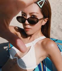 Hi! Auntie Yoshi was trying #y2kposes 🕺😂💚