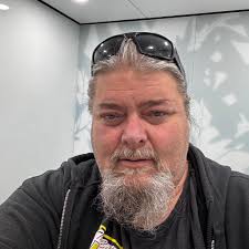 be honest, my face or my body ?😻