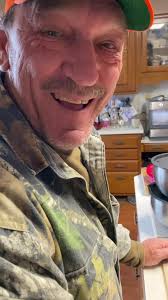 Pee Can pies in Kandiland! #troylandry #swamppeople #dalandrylife #pies  #food #foodie #pecanpie #whitetailfreakstv @Jacob Landry @Ridge Landry  @Moose Lee @whitetailfreakstv