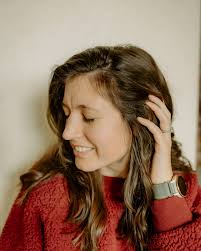 Hi, I'm Anna Nichol King and I just chopped all my hair off. Thank you Ally  of @sagebeautyandco for braving the chop ✂️