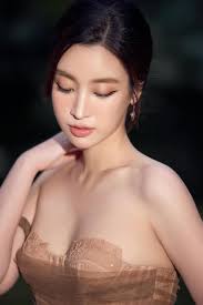 Đỗ Mỹ Linh lần đầu hở bạo sau thời gian dài kín cổng cao tường, nhan sắc  gây chú ý