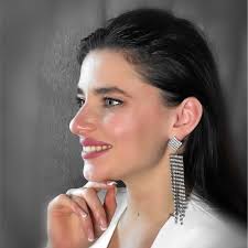 🎭 **𝗛𝘂𝗺𝗼𝗿 𝗮𝘁 𝗪𝗼𝗿𝗸: 𝗔𝘀𝘀𝗲𝘁 𝗼𝗿 𝗥𝗶𝘀𝗸?** 🤔