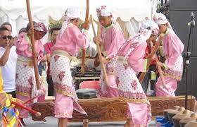 Bedug atau beduk merupakan gendang besar yang. 7 Alat Musik Tradisional Banten Gambar Penjelasan Imujio Com