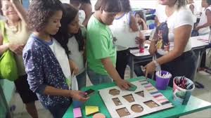 Feito todo em madeira, o brinquedo educativo trabalha o reconhecimento das formas geométricas e seus nomes além do desenvolvimento do raciocínio lógico, e é indicado para crianças a partir de 3 anos de idade. Jogo Das Formas Geometricas Mpa Youtube