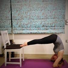 Sirsasana 10 Steps To Your First Yoga Headstand Headstand Yoga Beginner Headstand Yoga Yoga Help