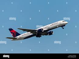 A delta air lines boeing hi-res stock photography and images