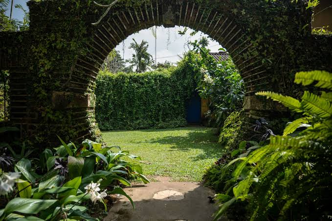 Brief Garden Bevis Bawa estate sculptures water features specimen trees coconut grove 1929 Geoffrey Bawa Arthur C Clarke Sri Lanka