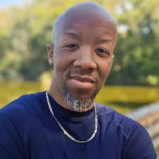 Ilya looking at Shane like this because he knows a singular word in  Russian.. oh Ilya you're never beating the “down bad” allegations