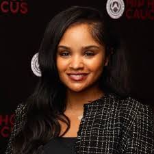 Kamara Jones's Instagram, Twitter & Facebook