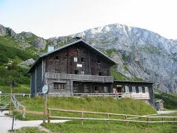 Da die hütte sehr beliebt ist, empfiehlt sich eine frühzeitige reservierung auf der webseite. Carl Von Stahl Haus