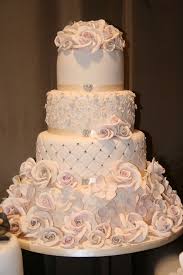 1 Pretty Cake With Roses Bridal Wedding Cakes Wedding Cakes With Flowers Wedding Cakes With Cupcakes