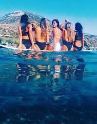 Η γνωστή influencer ετοιμάζεται μέσα στον μήνα να φέρει στον κόσμο τα δίδυμα κορίτσια της και πραγματικά ανυπομονεί. Xristina Mpompa Me Leyko Magio Giortazei Tis Teleytaies Wres Eley8erias Pics