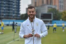 Born 23 october 1989) is a ukrainian professional footballer who plays as a winger or forward for english premier league club west ham united and the ukraine national team. Yarmolenko Ne Vpechatlil Svoej Igroj Za Vest Hem Protiv Fulhema Kolleg Iz Football London Komanda 1