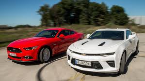 Porsche 911 turbo s vs audi r8 v10 plus vs chevrolet camaro zl1. Chevrolet Camaro 6 2 Und Ford Mustang 5 0 V8 Im Test Technische Daten Auto Motor Und Sport