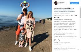 Алле пугачевой на фото 44 года, но сейчас она выглядит даже моложе! Udivil Galkin Pokazal Foto Strojnoj 68 Letnej Pugachevoj V Kupalnike Bez Tabu