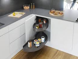 Auch Bei Wenig Platz Ist Es Moglich Zwischen Herd Und Spule Platz Fur Eine Arbeitsflache Zu Schaff Kleine Kuche Kuchenschranke Und Regale Kleine Kuchengerate