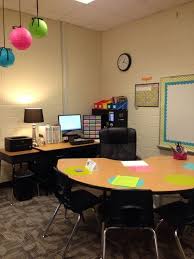 Teachers Desk With Kidney Table Dry Erase Circles For Kids To Practice During Small Group Classroom Desk Teacher Desk Organization Teacher Desk Areas