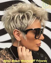 Jede frau wählt für sich den haarschnitt, der sie in ihrem lebensstil, ihren stilistischen vorlieben und der art ihrer tätigkeit am meisten beeindruckt. A Holgyek Kurzhaarfrisuren Trend 2021