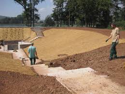 Anders als veloursmatten, deren flor schnell leidet, bewahrt diese kokosmatte dauerhaft ihr ausdrucksvolles relief. Sicherung Von Dammen Und Boschungen Gartenbau Forner