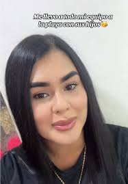 Emprendimiento de Ropa: Diversión en la Playa con el Equipo