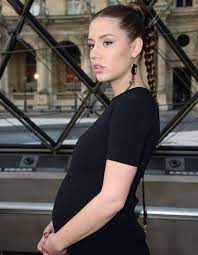 She is best known for her leading role as adèle in blue is the warmest colour (2013), for which she earned international attention and critical acclaim. Doums Adele Baby