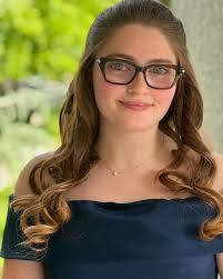 Farrah Molina's Instagram, Twitter & Facebook