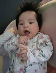 号外号外！ 三个月零四天虎宝宝交换。 性别：女体重：6kg 身高：未知优点：会对你笑、头发长长、可爱、喝了三个月母乳（抵抗力杠杠的）  缺点：一天哭三十次、喊二十次、骂人十次、睡前发脾气、醒后发脾气、肚子饿不喝奶（还要lcly）、要一直抱着、超级粘人