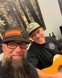 So fun getting to spend this time catching up with friends and playing some  amazing guitars at Breedlove Guitars. Brad Duncan fell in love with a  guitar that had been named “heartbreaker”😂